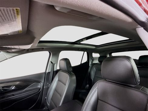 Used 2024 GMC Terrain SLT w/ Infotainment Package II image 17