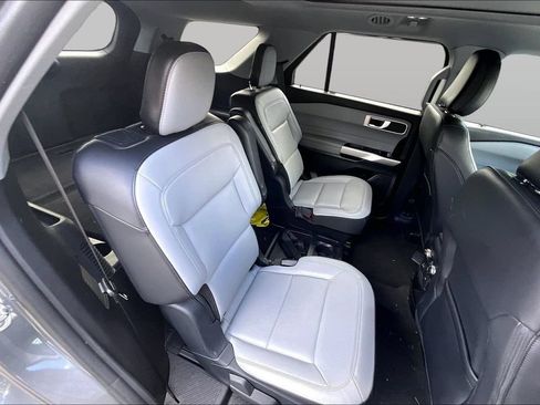 Used 2021 Ford Explorer XLT w/ Equipment Group 202A RWD image 27