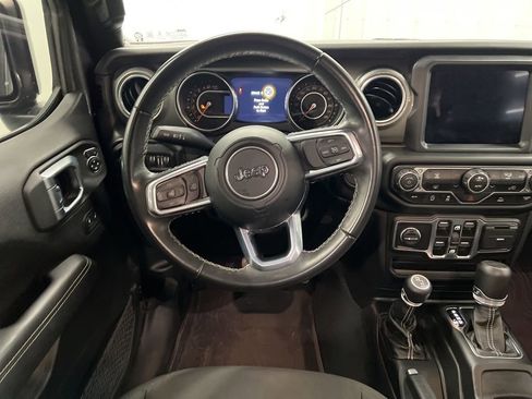Used 2022 Jeep Gladiator Overland AWD/4WD image 13