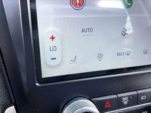 Used 2024 Ford Edge SEL image 32