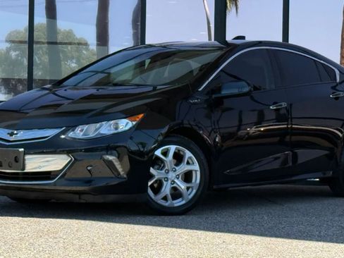 Used 2018 Chevrolet Volt Premier w/ Driver Confidence Package FWD image 2
