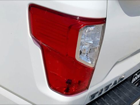 Used 2021 Nissan Titan SV w/ SV Convenience Package AWD/4WD image 29