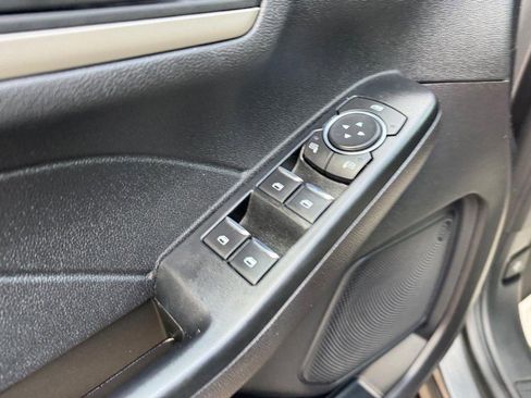 Used 2022 Ford Escape SE image 17