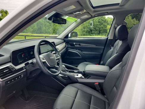 Used 2025 Kia Telluride EX w/ EX Captain's Chair Package AWD/4WD image 12