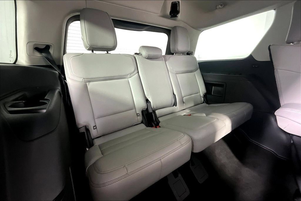 Used 2025 Ford Expedition Active AWD/4WD image 28