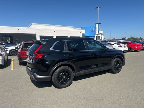Used 2025 Honda CR-V Sport image 3