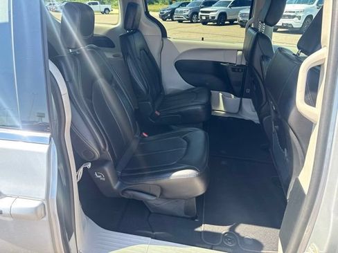 Certified 2024 Chrysler Pacifica Touring-L FWD image 32