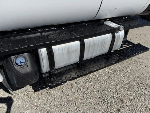 Used 2022 Ford F750 2WD Crew Cab Super Duty image 11