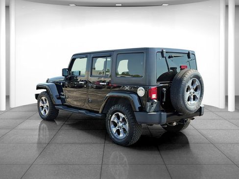 Used 2016 Jeep Wrangler Unlimited Sahara w/ Connectivity Group AWD/4WD image 5