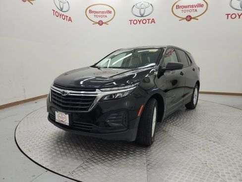 Used 2022 Chevrolet Equinox LS w/ LS Convenience Package FWD image 2