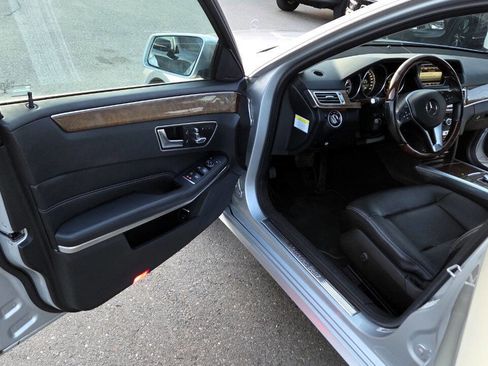 Used 2014 Mercedes-Benz E 350 4MATIC Sedan image 25
