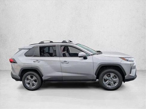 Used 2022 Toyota RAV4 XLE w/ Convenience Package FWD image 5
