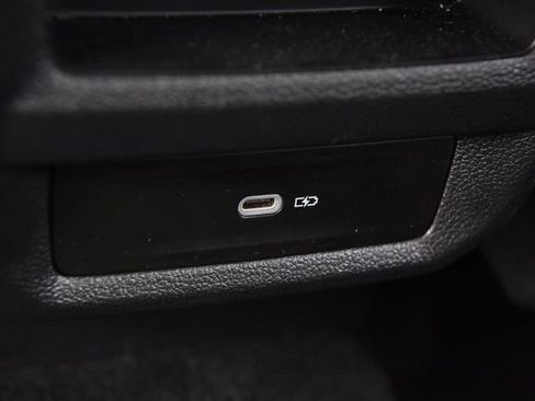 Used 2025 Volkswagen Taos SE AWD/4WD image 23