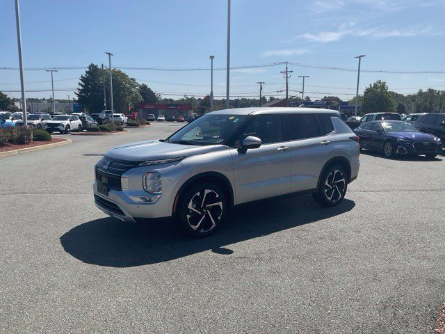 Used 2024 Mitsubishi Outlander SE FWD image 3