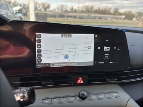 New 2025 Hyundai Elantra Limited image 22