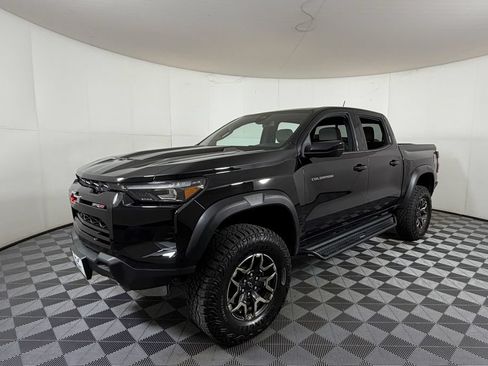 Used 2024 Chevrolet Colorado ZR2 w/ Technology Package AWD/4WD image 2
