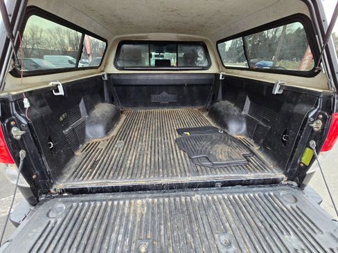 Used 2013 Toyota Tundra Grade 4x4 4dr CrewMax Cab Pick image 25