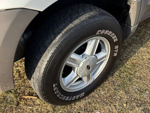 Used 2002 Ford Escape XLS image 36