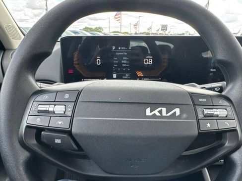 Used 2025 Kia K4 FWD image 27