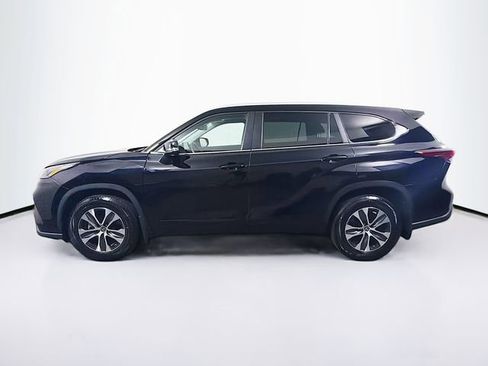 Used 2023 Toyota Highlander XLE AWD/4WD image 5