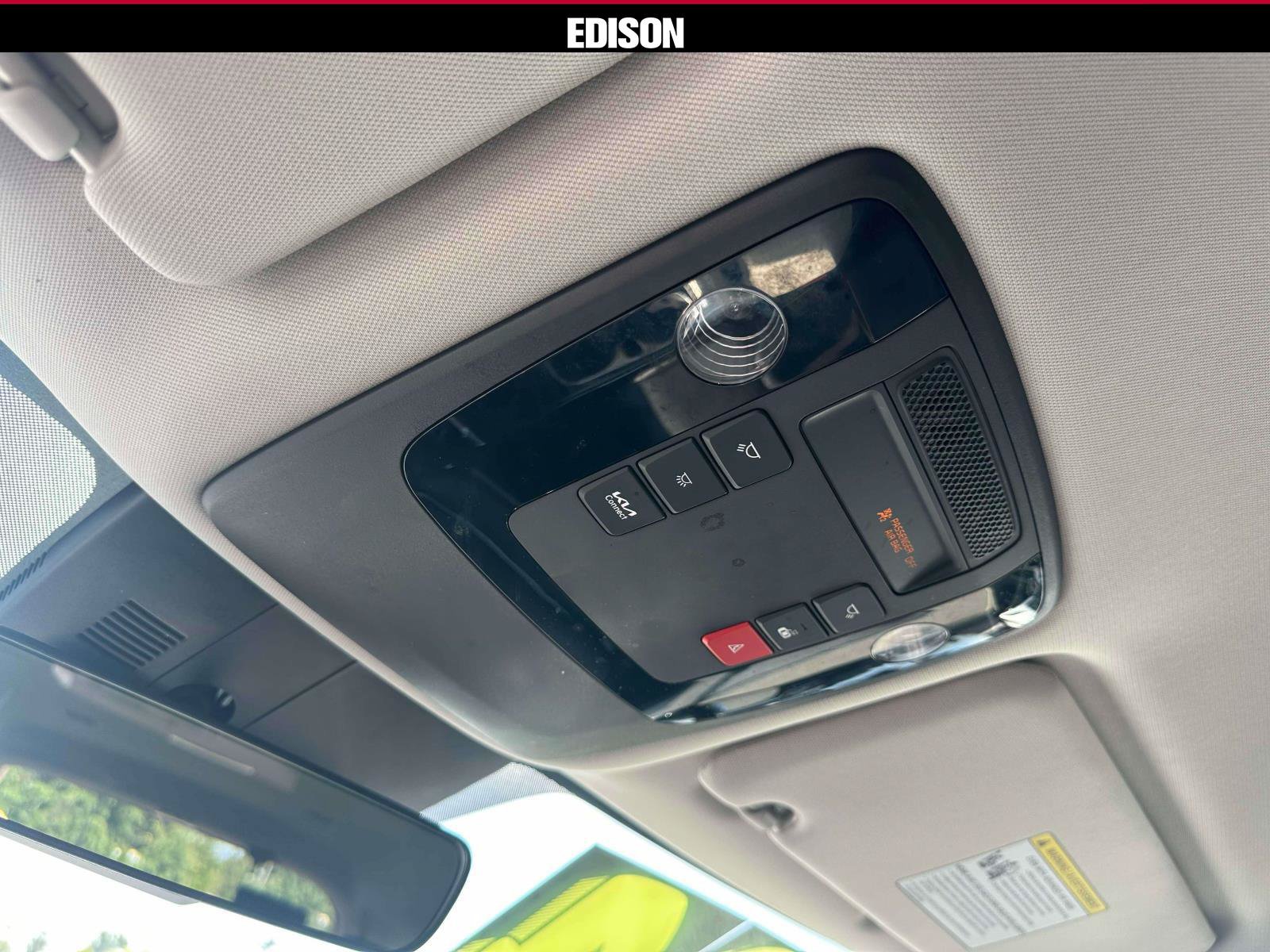 Used 2024 Kia Carnival EX FWD image 31