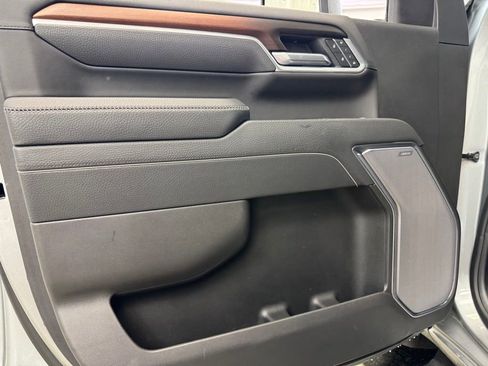 Used 2025 GMC Sierra 3500 Denali w/ Denali Reserve Package image 9