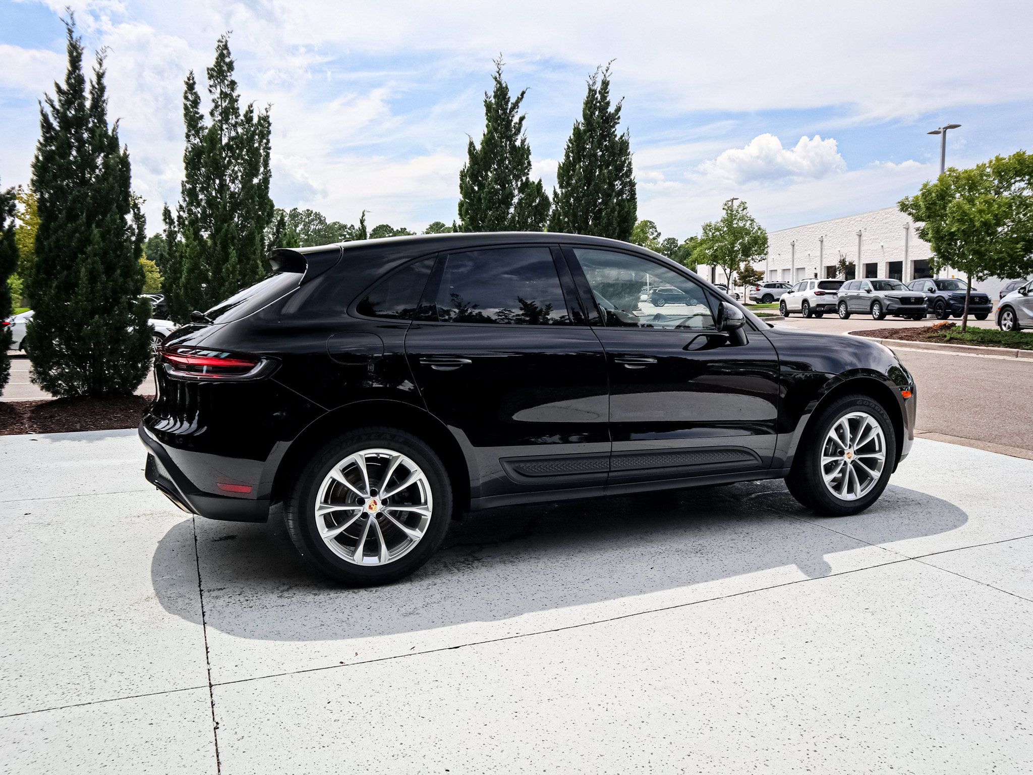 Used 2026 Porsche Macan w/ Premium Package Plus AWD/4WD image 11