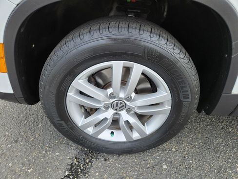 Used 2017 Volkswagen Tiguan S image 8