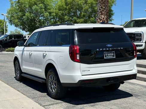 Used 2025 Ford Expedition Active RWD image 4
