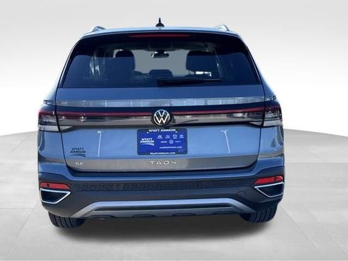 Used 2025 Volkswagen Taos SE image 4