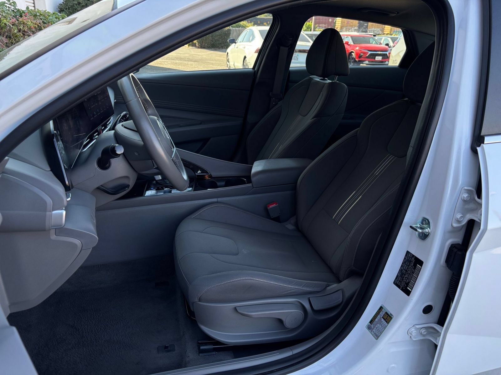 Used 2025 Hyundai Elantra SEL FWD image 37