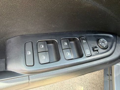 Used 2021 Hyundai Venue SE FWD image 15