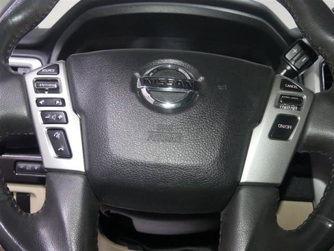 Used 2017 Nissan Titan SV AWD/4WD image 31