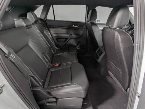 Used 2023 Volkswagen Atlas Cross Sport SE FWD image 21