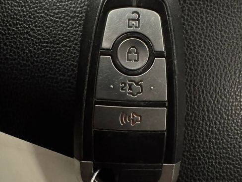 Used 2020 Ford Fusion SE image 16