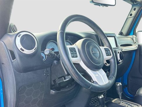 Used 2014 Jeep Wrangler Unlimited Sahara AWD/4WD image 9
