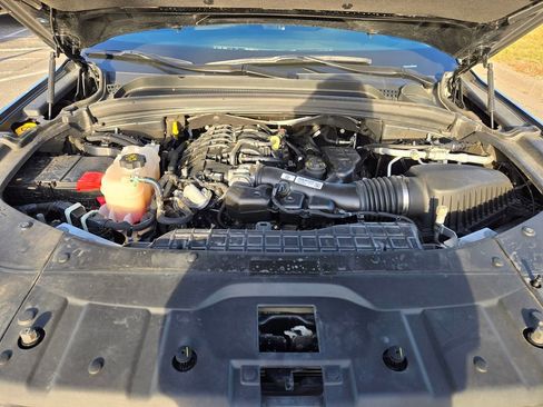 Used 2023 Jeep Grand Cherokee Laredo image 30