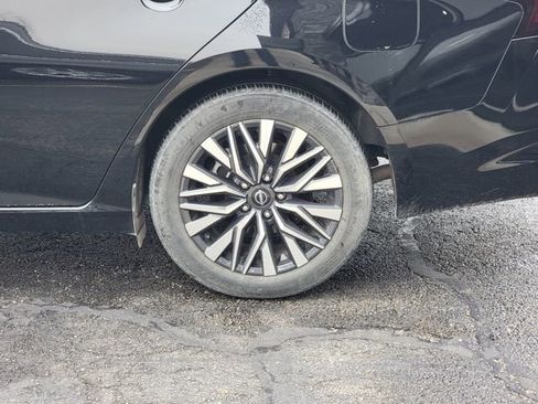 Used 2024 Nissan Altima 2.5 SV image 14