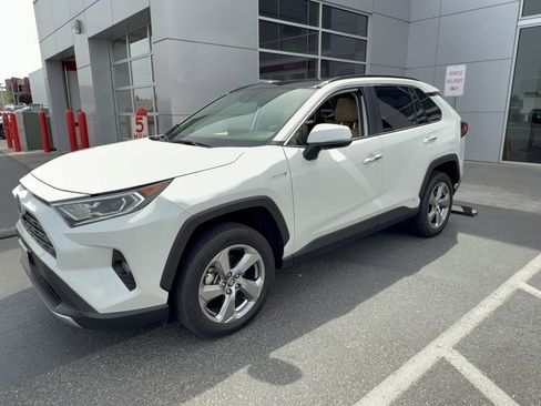 Used 2019 Toyota RAV4 Limited AWD/4WD image 3