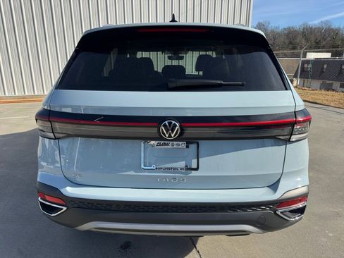 New 2026 Volkswagen Taos SE image 14