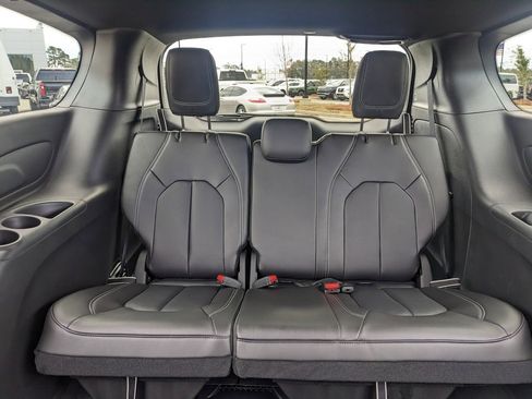 New 2026 Chrysler Pacifica Select image 43