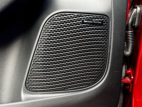 New 2026 Chrysler Pacifica Limited w/ Uconnect Theater Family Group image 17