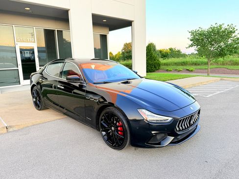Used 2018 Maserati Ghibli GranSport image 18