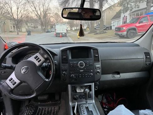 Used 2011 Nissan Pathfinder Silver image 5