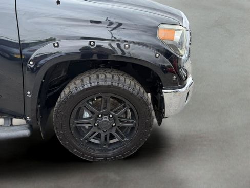 Used 2018 Toyota Tundra SR5 w/ SR5 Upgrade Package image 10