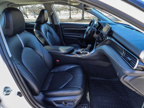 Used 2022 Toyota Camry XSE w/ Cold Weather Package image 41