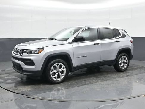 Used 2025 Jeep Compass Sport w/ Mopar Graphics Package AWD/4WD image 25