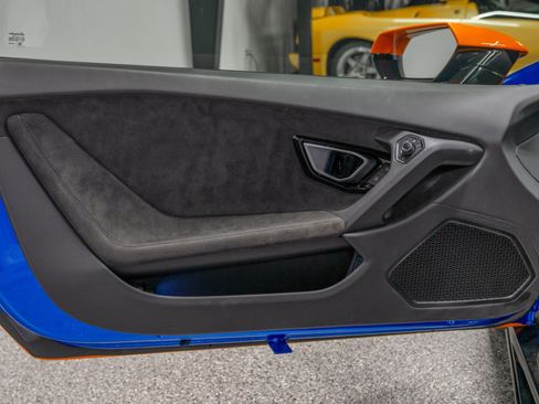 Used 2020 Lamborghini Huracan EVO image 32