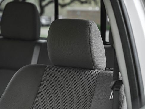 Used 2021 Nissan Frontier SV w/ Midnight Edition Floor Mats image 32