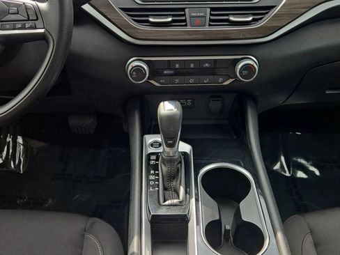 Used 2024 Nissan Altima 2.5 SV FWD image 18